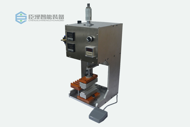 LED軟燈帶硅膠擠出生產(chǎn)線之防水堵頭成型機